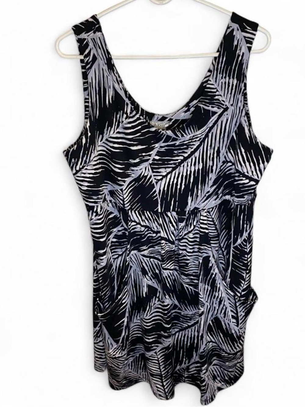 J. Valdi sleeveless black and white palm print mini dress